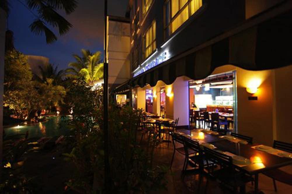 Blue Sky Hotel Balikpapan Exterior foto